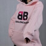 هودی بالنسیاگا صورتی گلدوزی شده لش | مستر کوالیتی وارداتی - Image 4