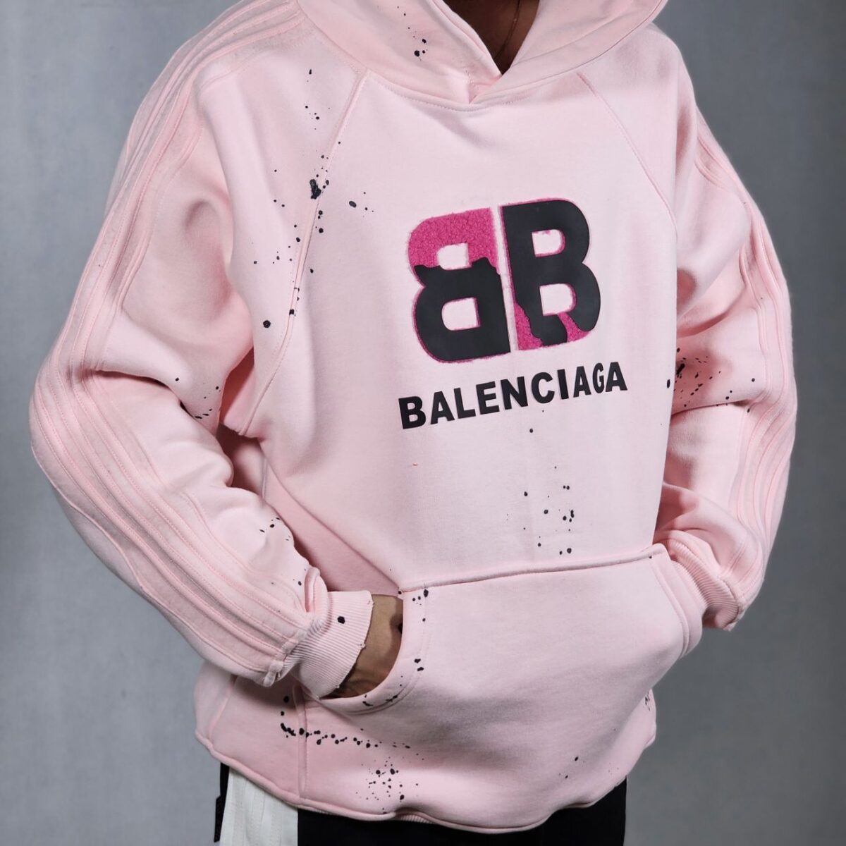 هودی بالنسیاگا صورتی گلدوزی شده لش | مستر کوالیتی وارداتی - Image 9