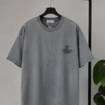 تیشرت مستر Vivienne Westwood طوسی | تیشرت لش یونیسکس طرح لوگو وست وود